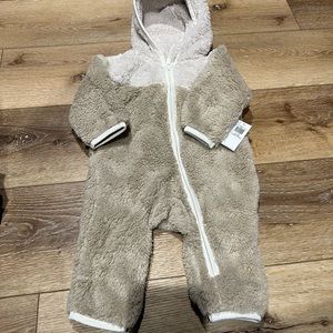NWT 6-12 months old navy bodysuit sipper snow suit